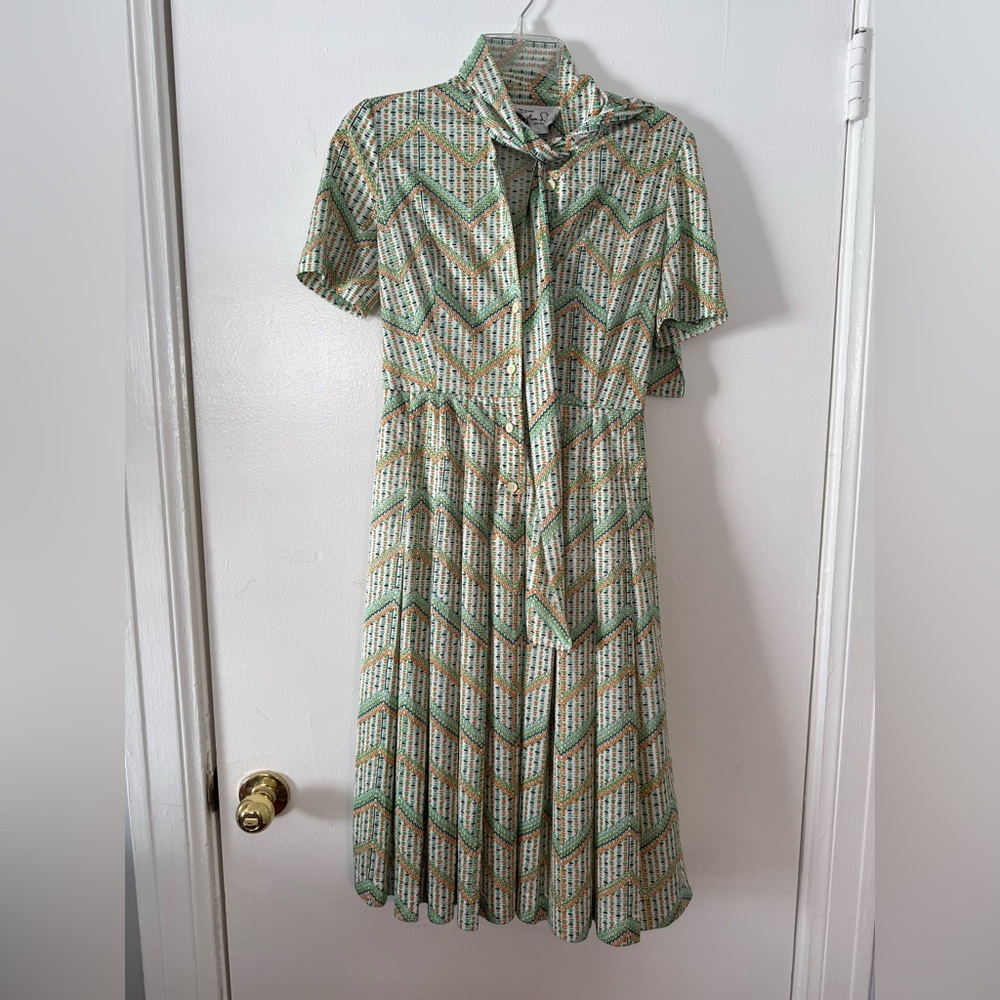 Vintage Jonathan Logan Micalady Tokyo Elegant Green Patterned Dress.